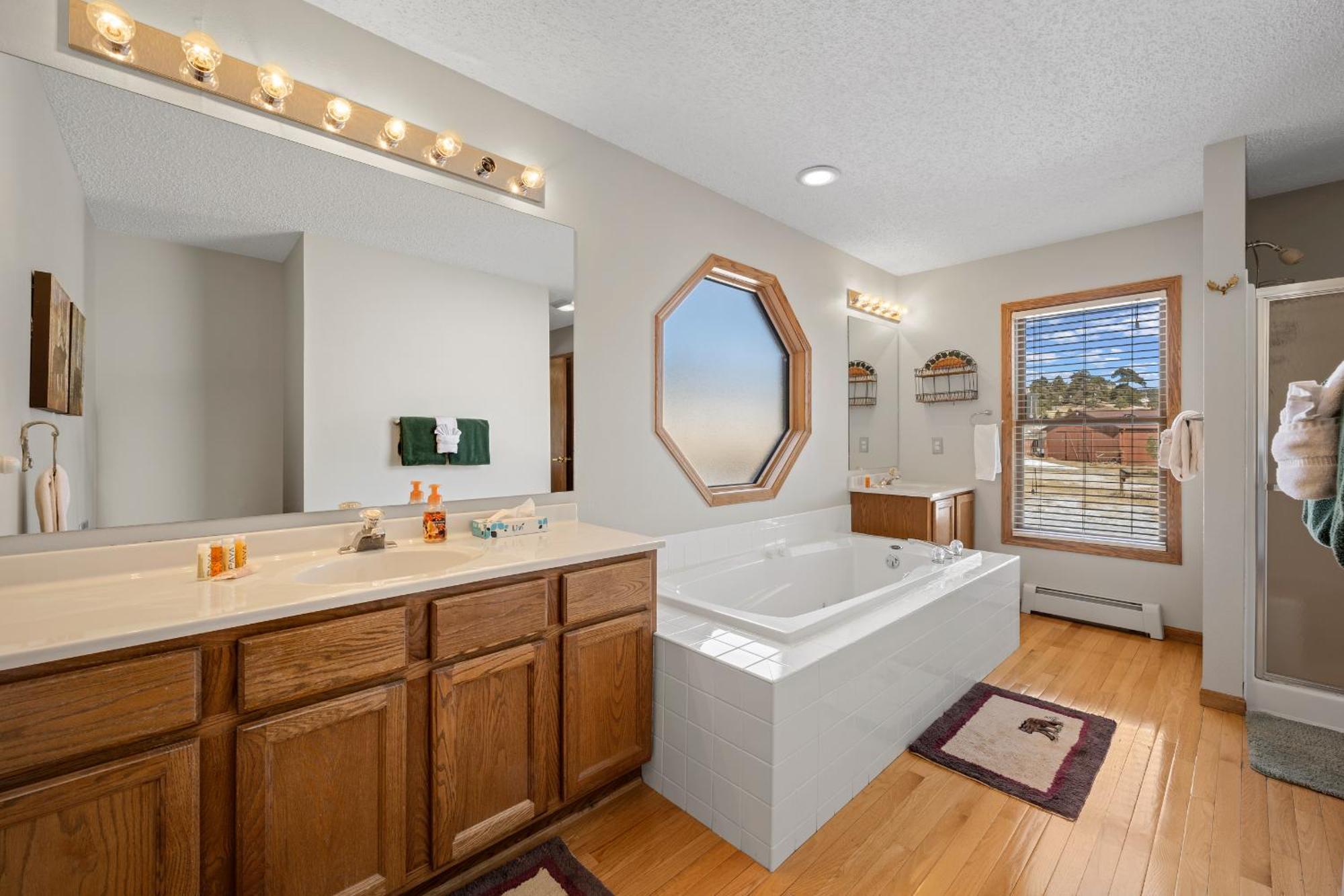 Lily Mountain Lodge - Amazing Mountains Views, Private Hot Tub, Great Location Estes Park Pokoj fotografie